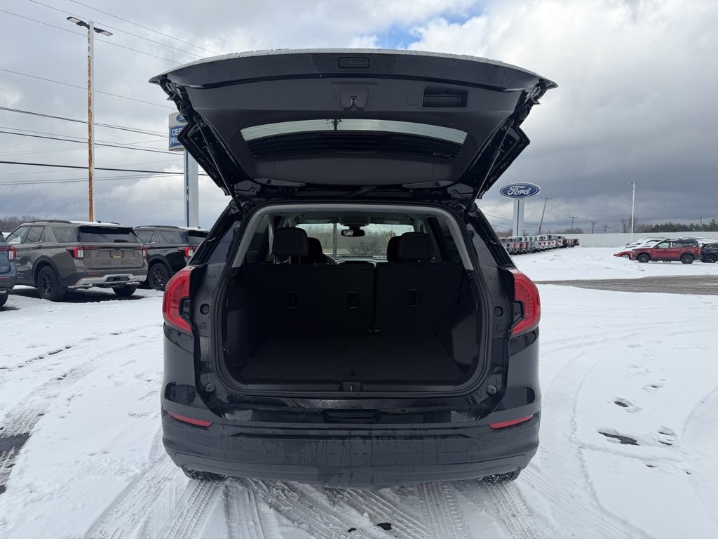 Used 2024 GMC Terrain SLE image 5