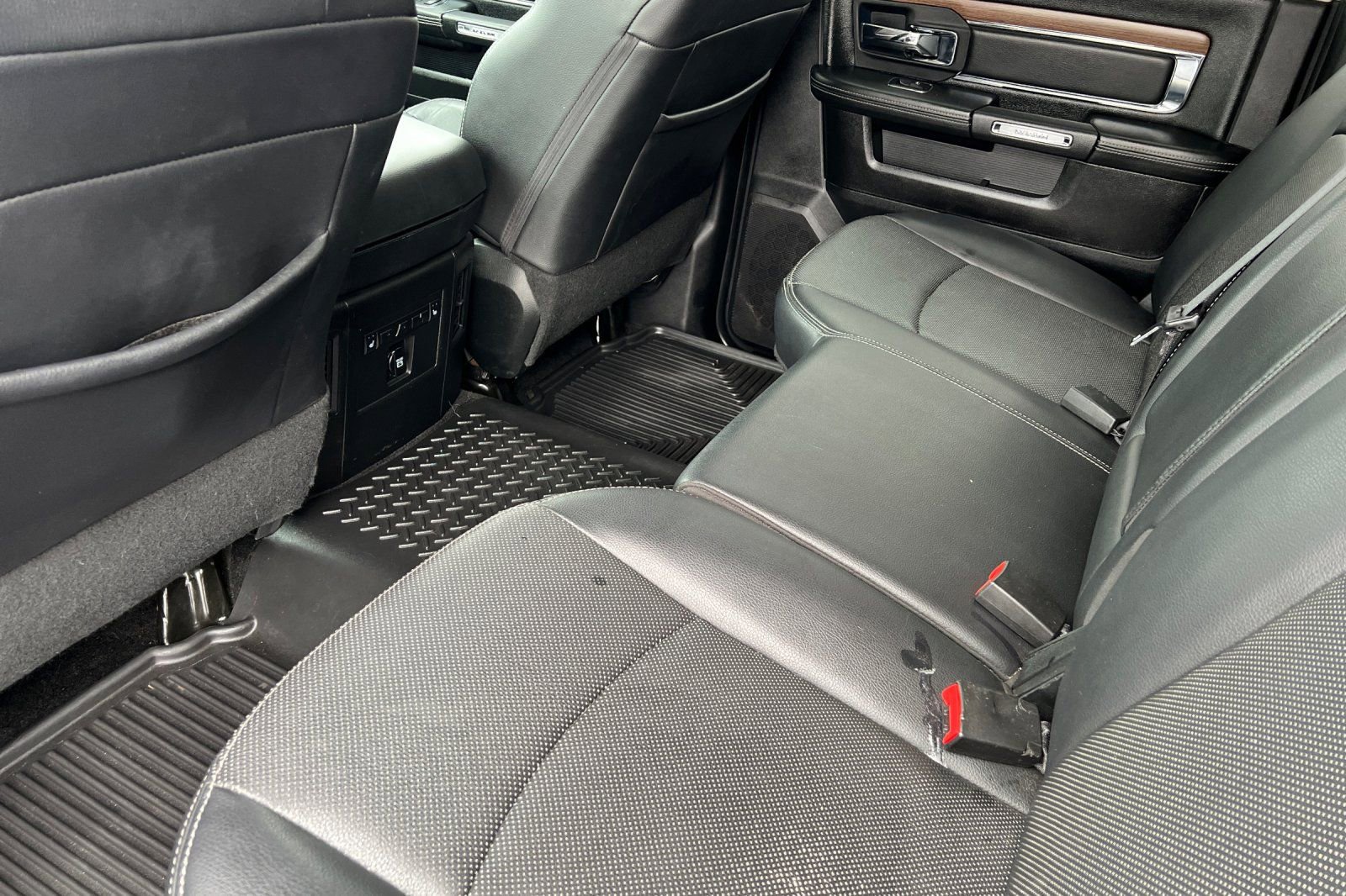 Used 2017 RAM 3500 Laramie image 13