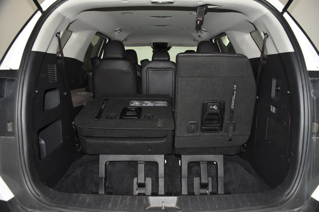 Used 2025 Kia Carnival FWD image 32