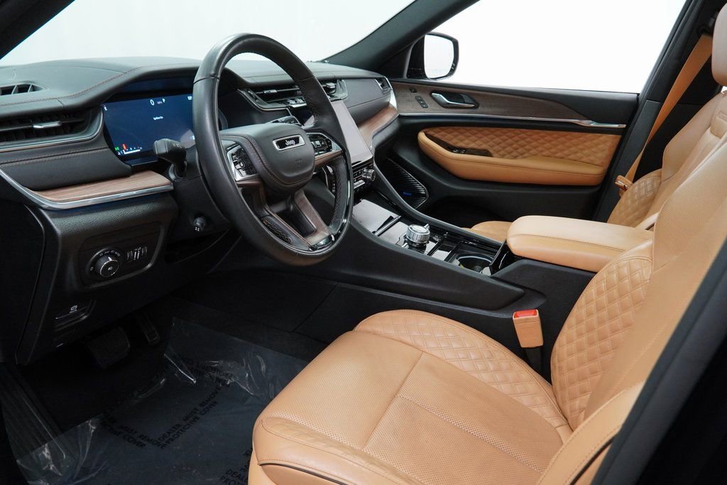 Certified 2024 Jeep Grand Cherokee L Summit w/ High Altitude Package image 18