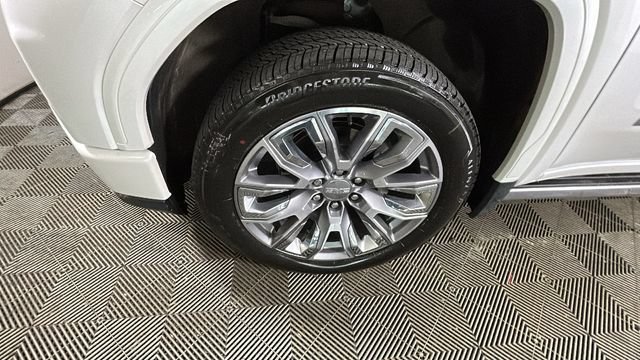 Used 2022 GMC Sierra 1500 Denali w/ Denali Reserve Package AWD/4WD image 9