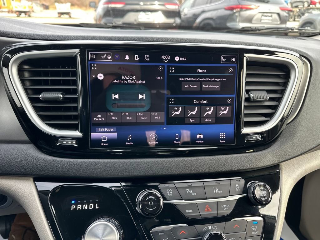 Used 2024 Chrysler Pacifica Touring-L image 23