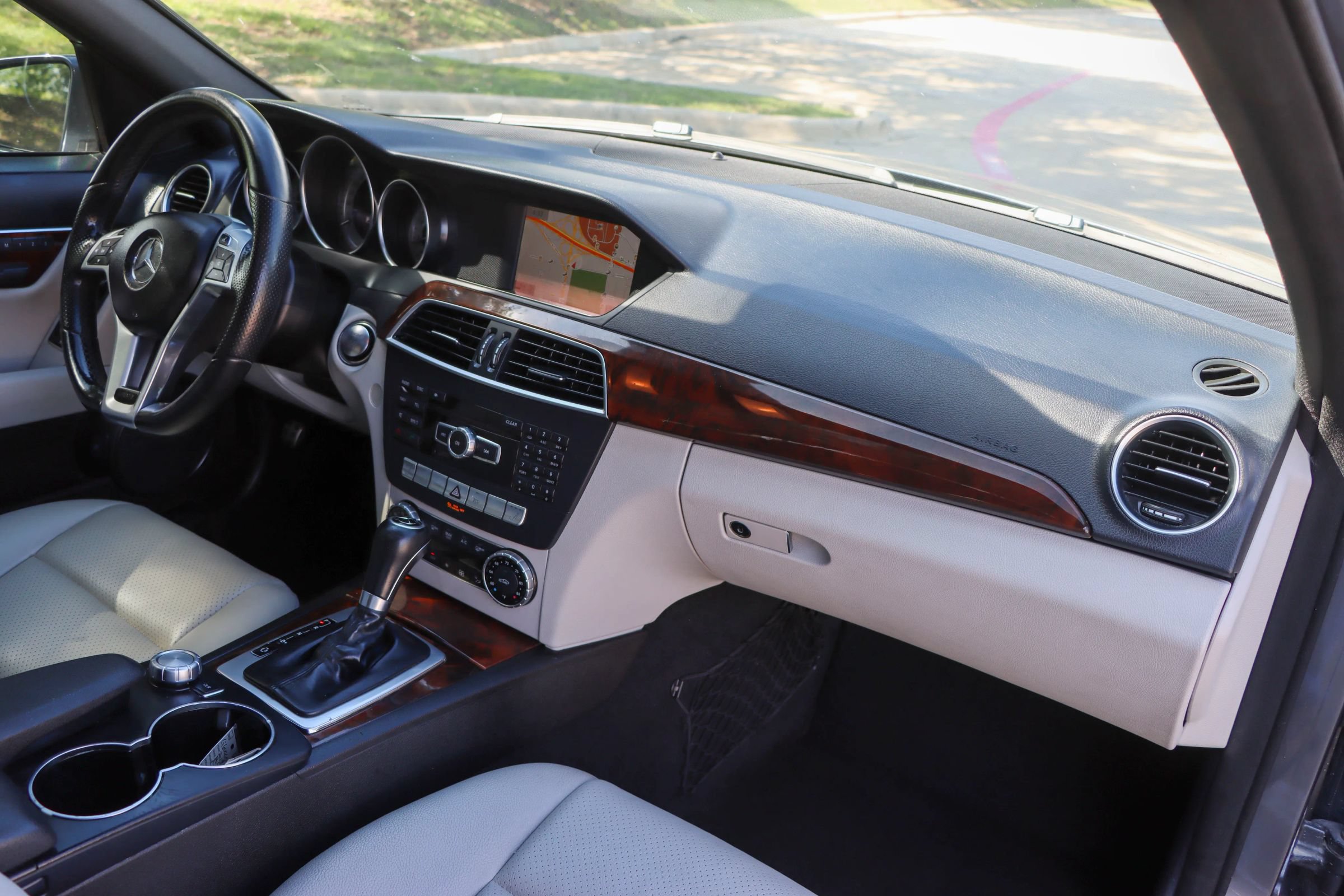 Used 2014 Mercedes-Benz C 300 4MATIC Sedan image 23