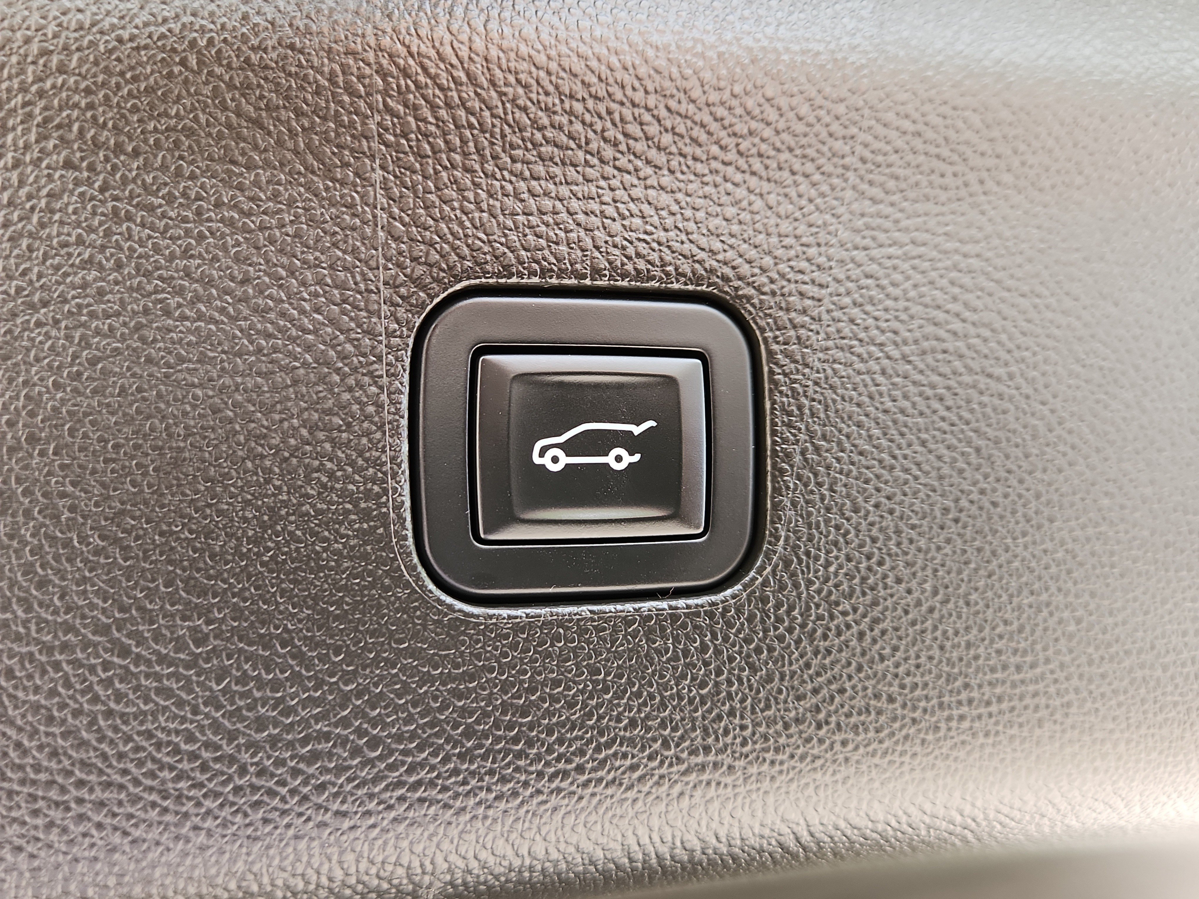 Used 2020 Buick Enclave Essence w/ LPO, Floor Liner Package AWD/4WD image 12