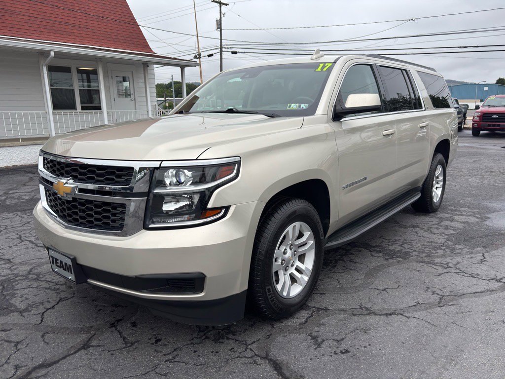 Used 2017 Chevrolet Suburban LT image 3