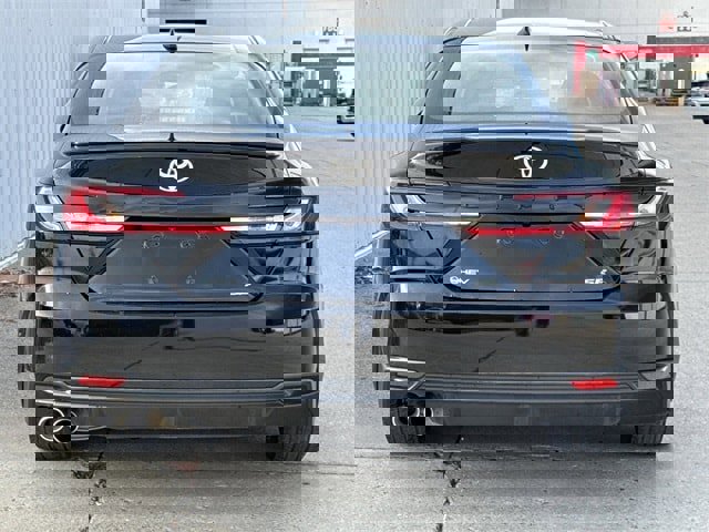 Used 2025 Toyota Camry SE image 5