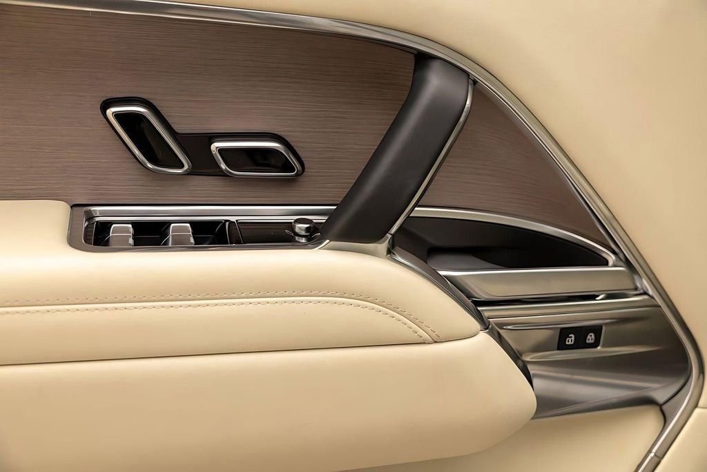 Used 2025 Land Rover Range Rover Autobiography image 22