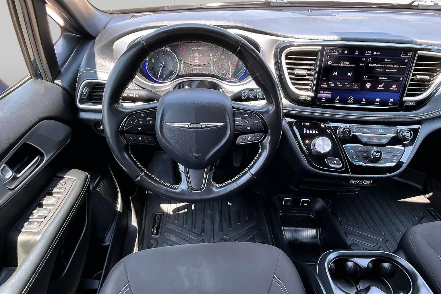 Used 2021 Chrysler Pacifica Touring w/ S Appearance Package FWD image 6
