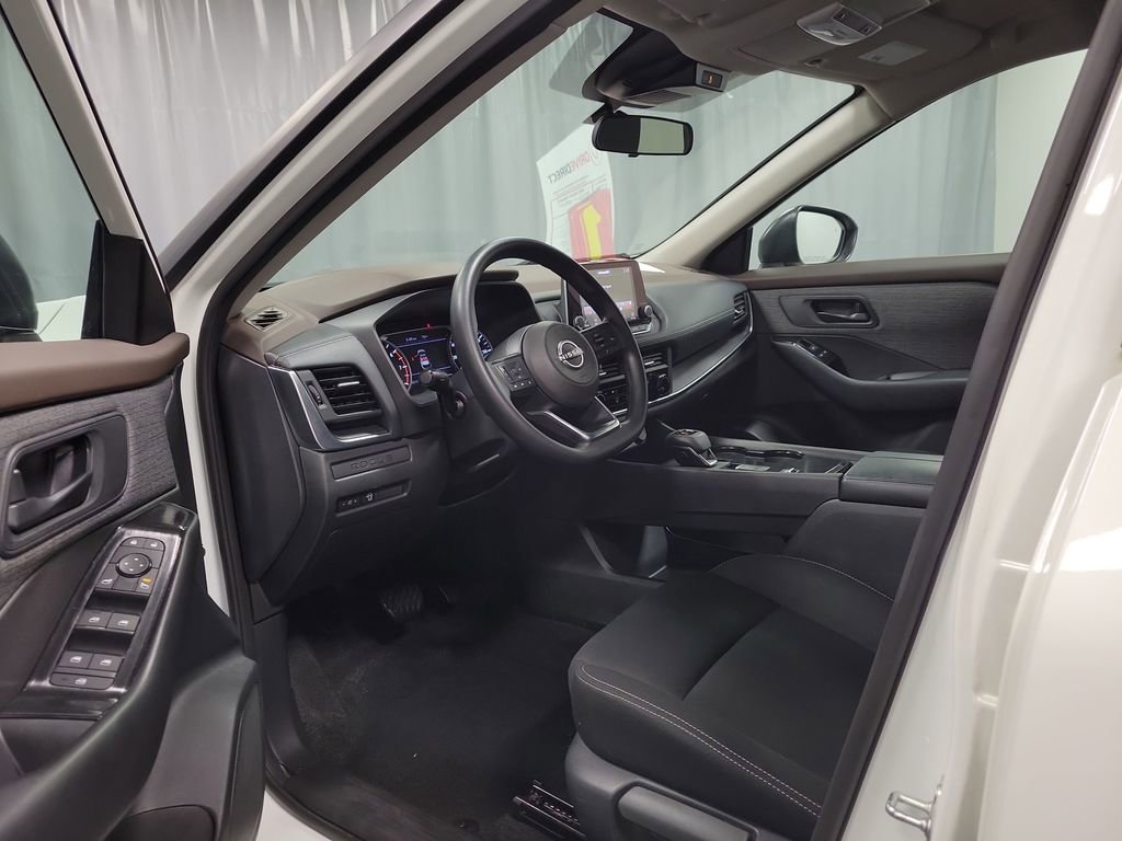 Used 2023 Nissan Rogue S FWD image 12