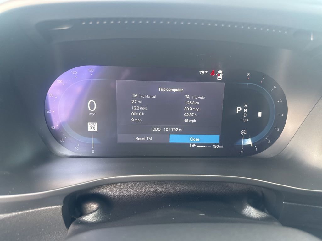 Used 2023 Volvo XC40 B5 Plus AWD/4WD image 36