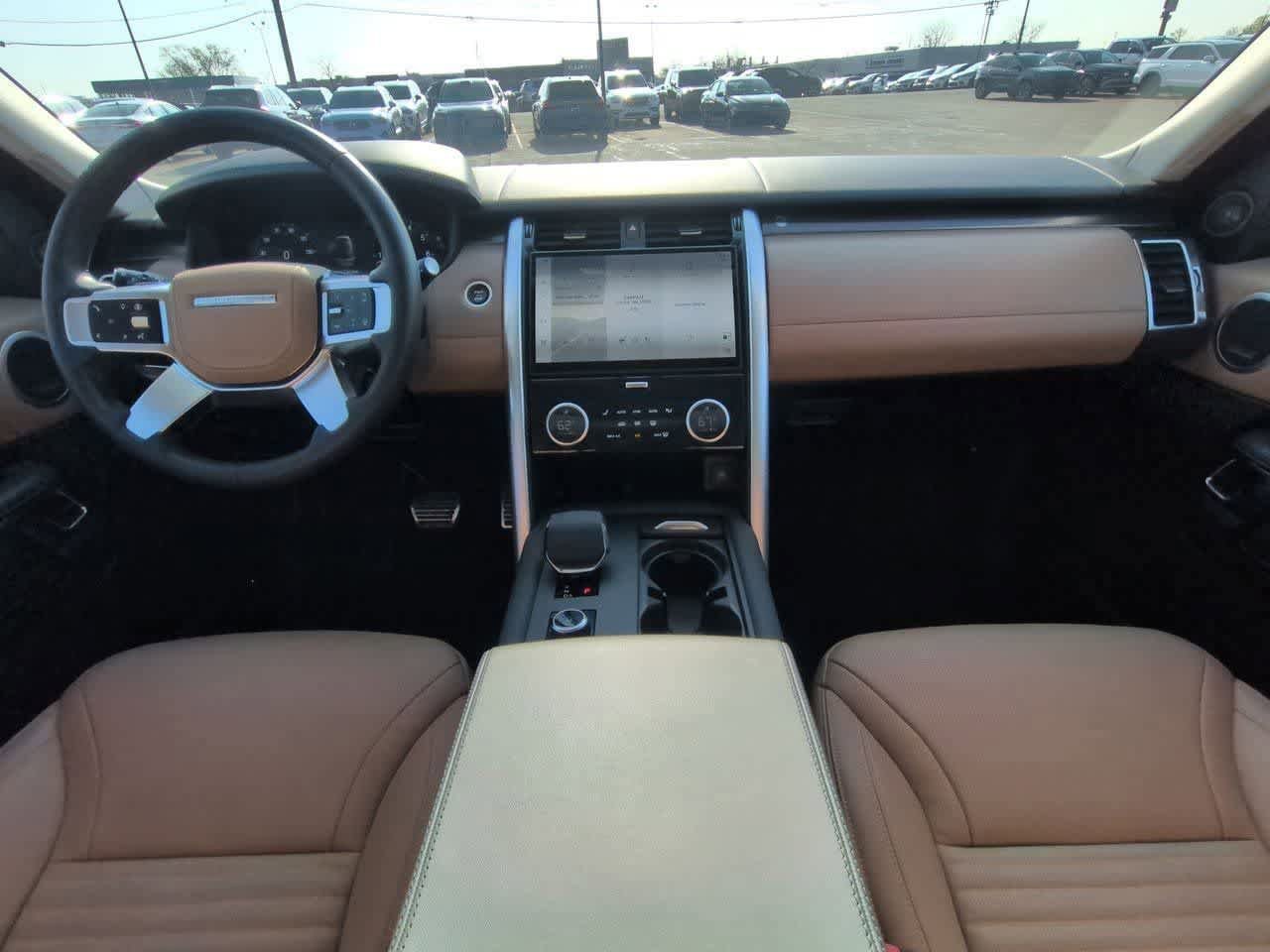 Used 2025 Land Rover Discovery Metropolitan Edition AWD/4WD image 15