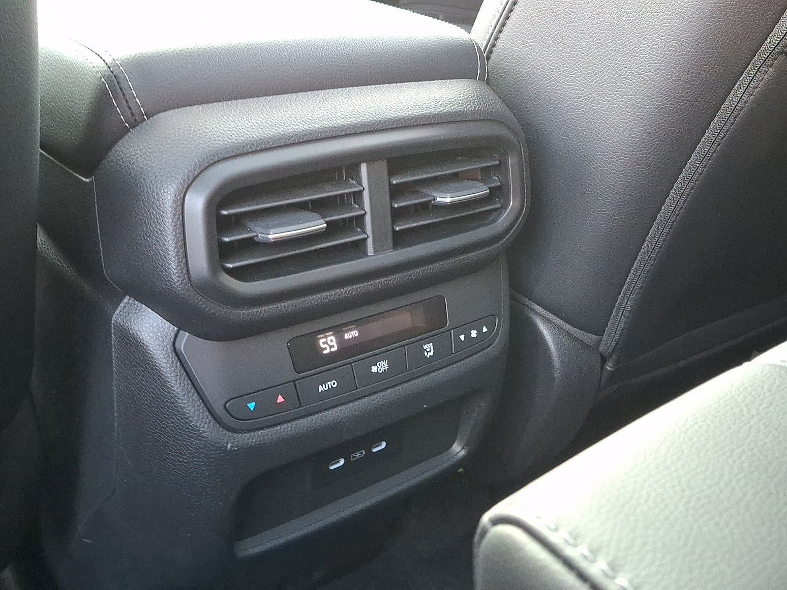 Used 2024 Honda Pilot Touring image 11