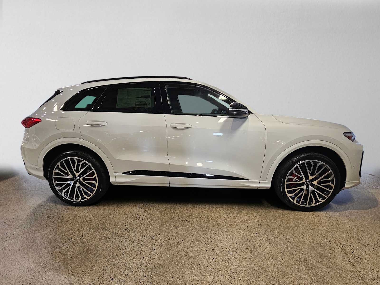 New 2026 Audi SQ5 Prestige AWD/4WD image 2