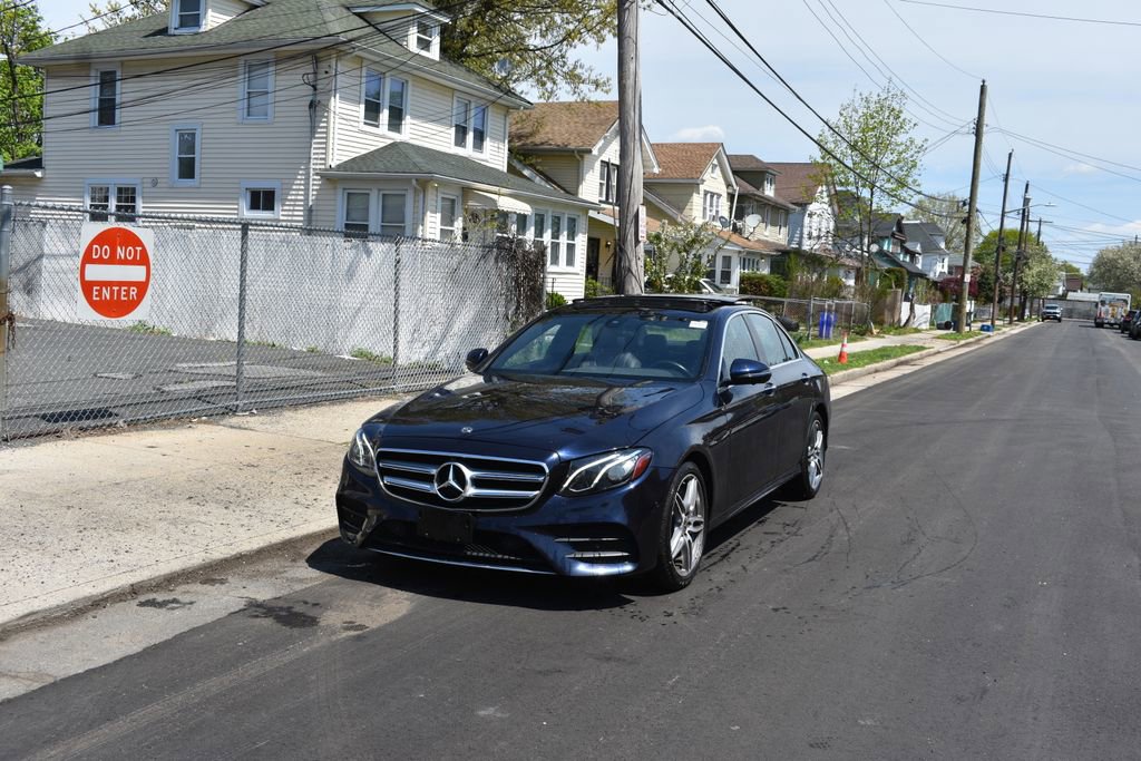 Used 2019 Mercedes-Benz E 300 4MATIC image 2