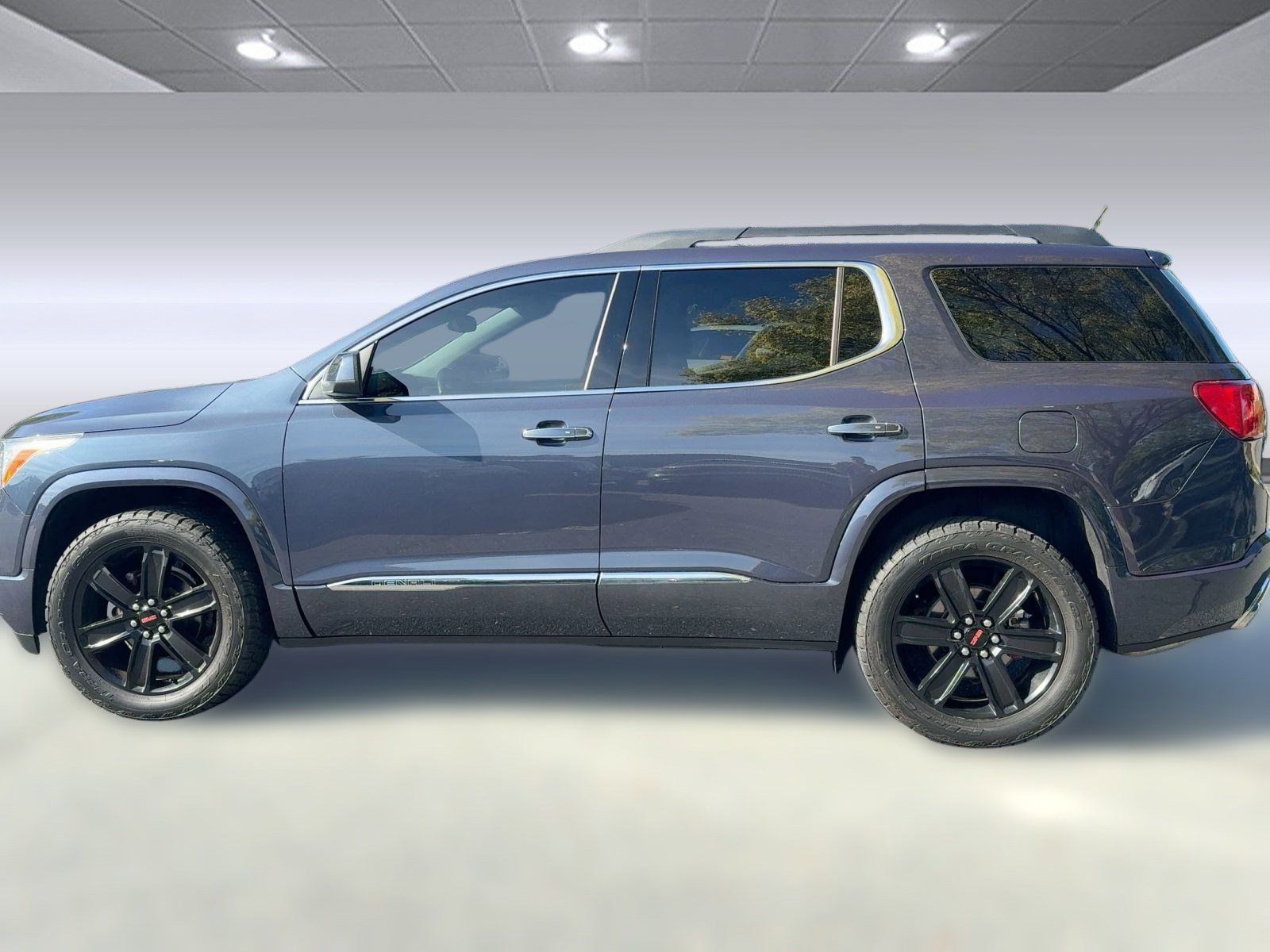 Used 2019 GMC Acadia Denali w/ Technology Package image 2