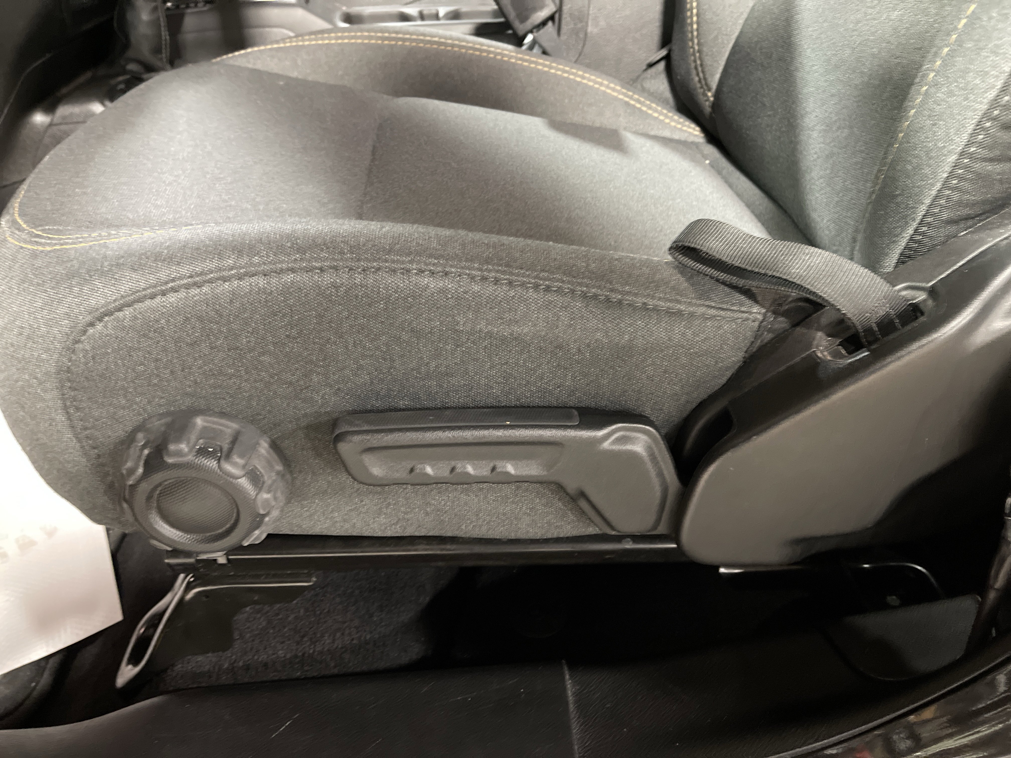 Used 2025 Jeep Wrangler Sahara image 9