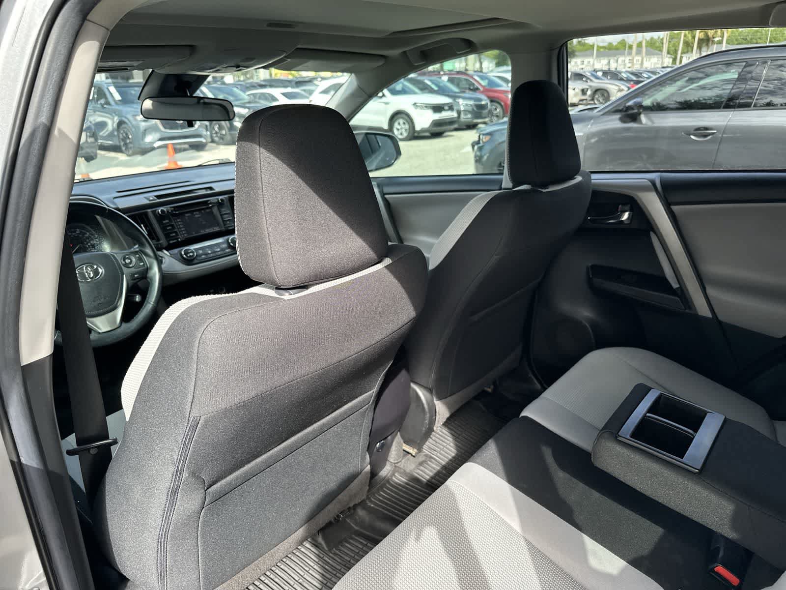 Used 2018 Toyota RAV4 XLE FWD image 17
