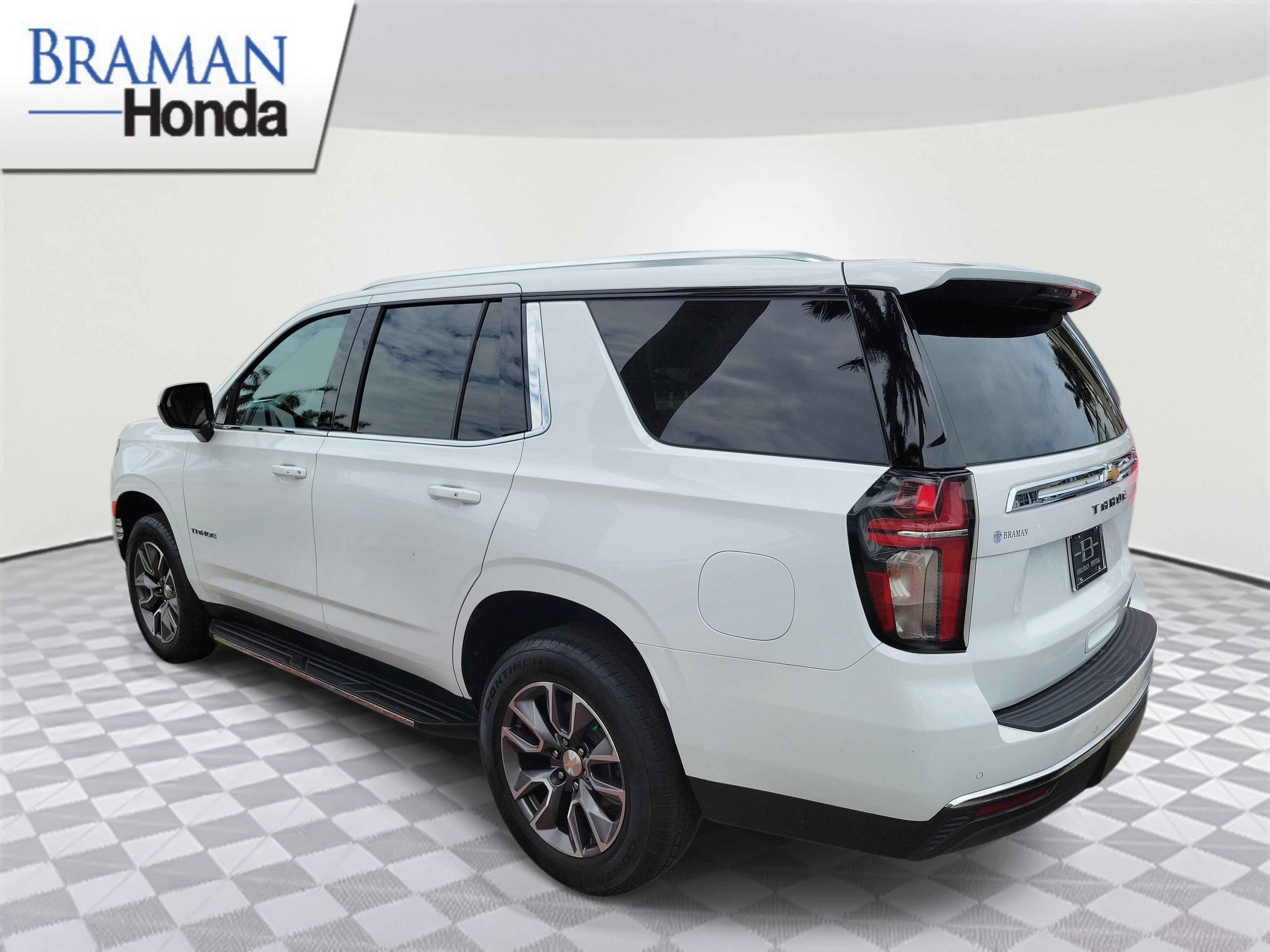 Used 2024 Chevrolet Tahoe LT RWD image 4