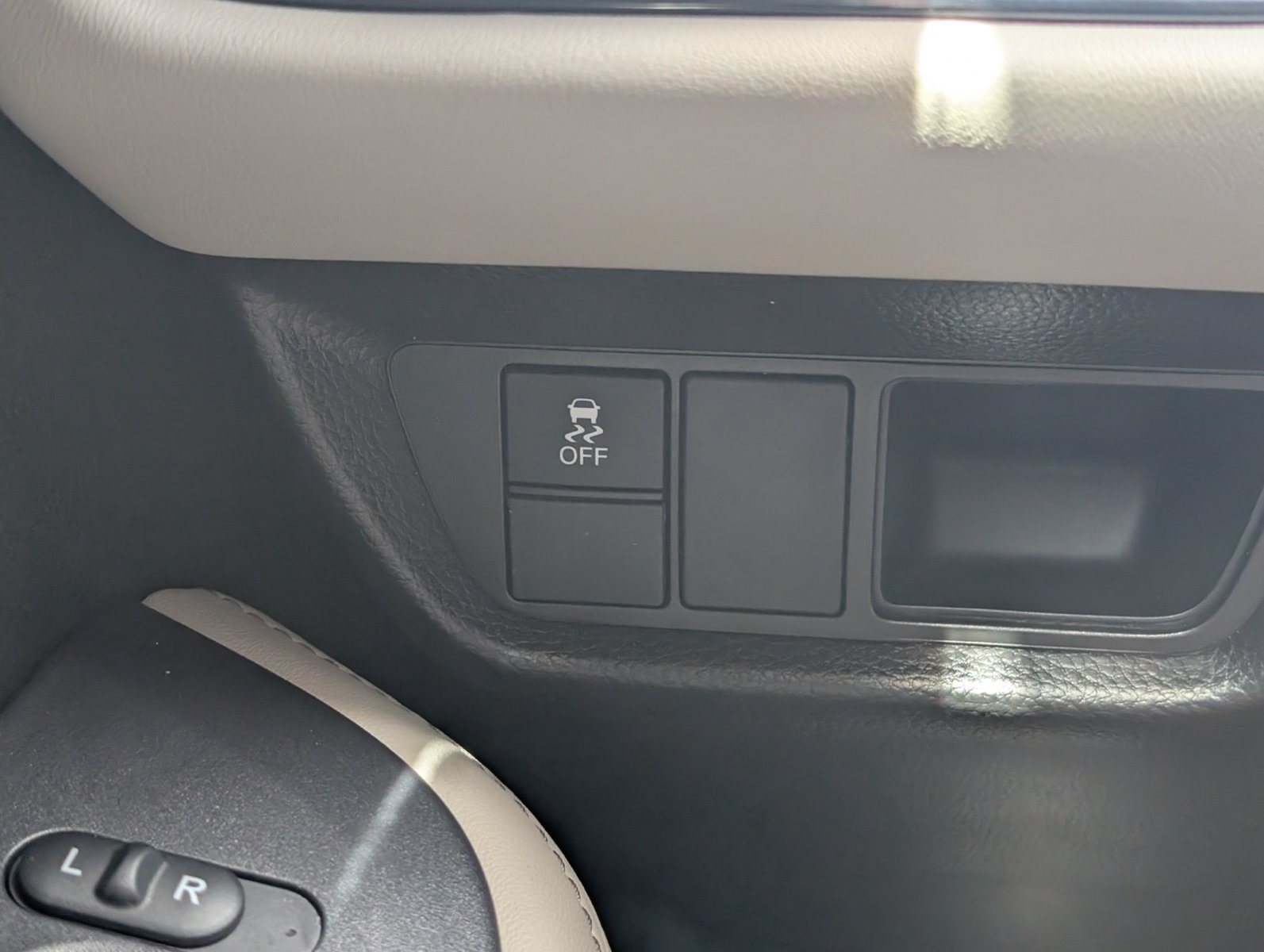Used 2025 Honda HR-V EX-L image 13