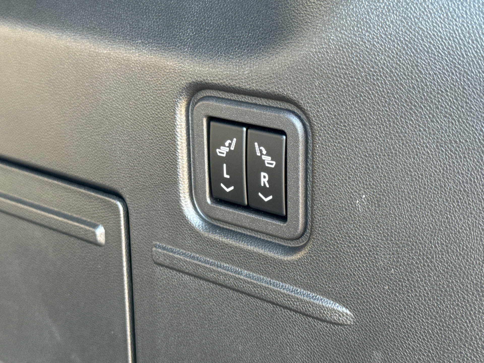 Used 2024 GMC Hummer EV 3X w/ LPO, Sport Package AWD/4WD image 12