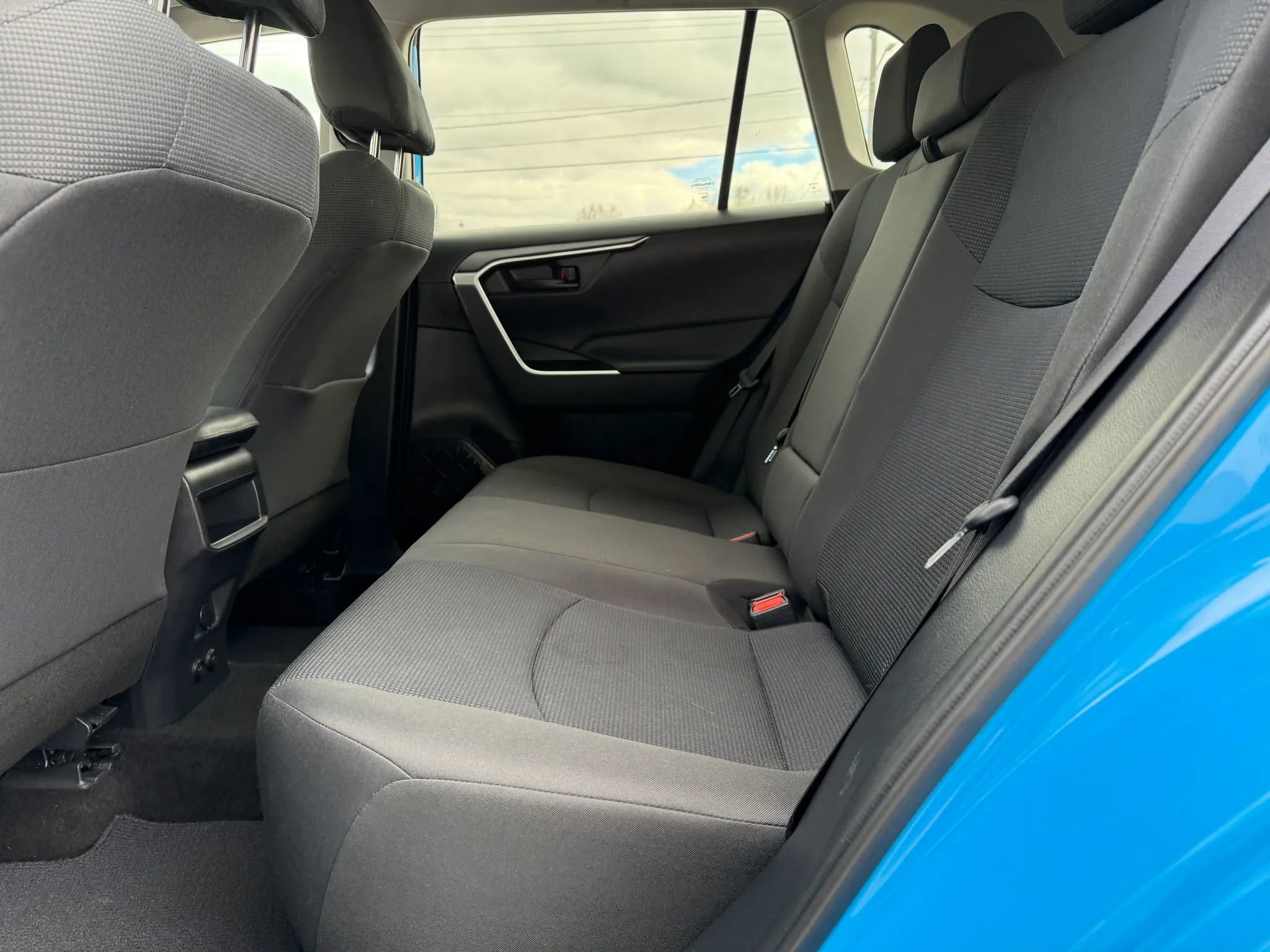 Used 2020 Toyota RAV4 LE w/ Carpet Mat Package image 23