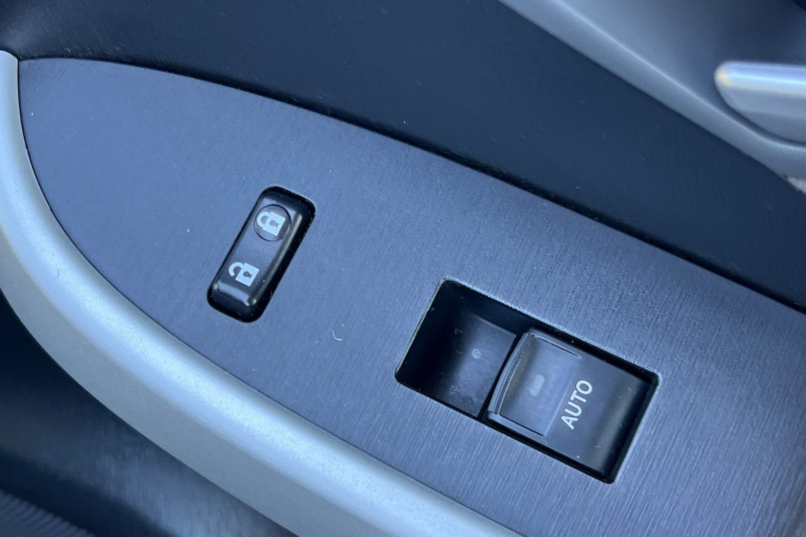 Used 2015 Toyota Prius Two FWD image 23