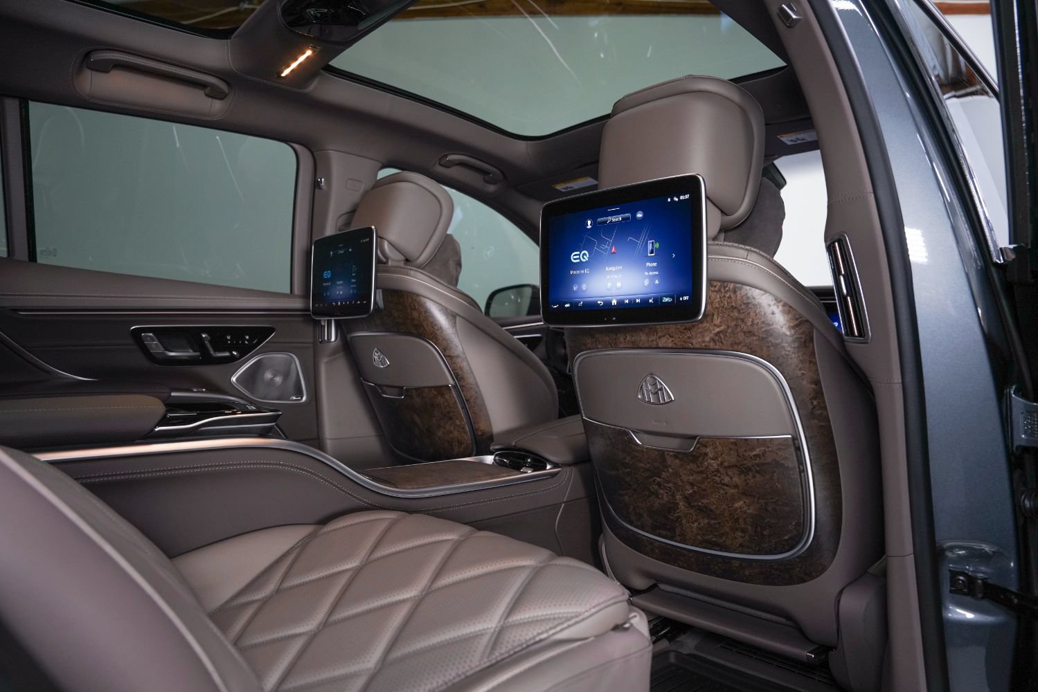 Used 2025 Mercedes-Benz Maybach EQS 680 4MATIC image 34