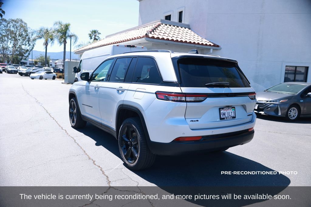 Used 2024 Jeep Grand Cherokee Limited w/ Black Appearance Package image 3