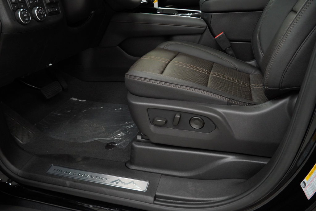 New 2026 Chevrolet Suburban High Country AWD/4WD image 24