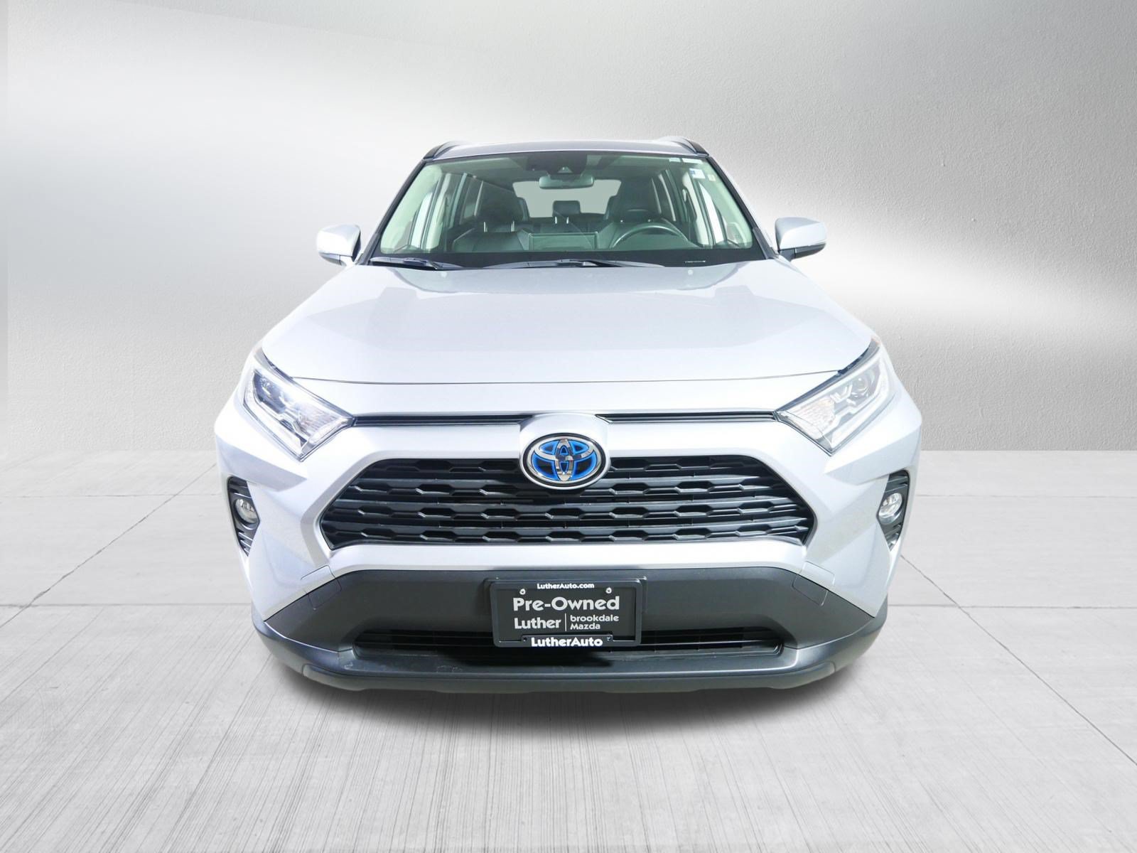 Used 2021 Toyota RAV4 XLE Premium AWD/4WD image 2