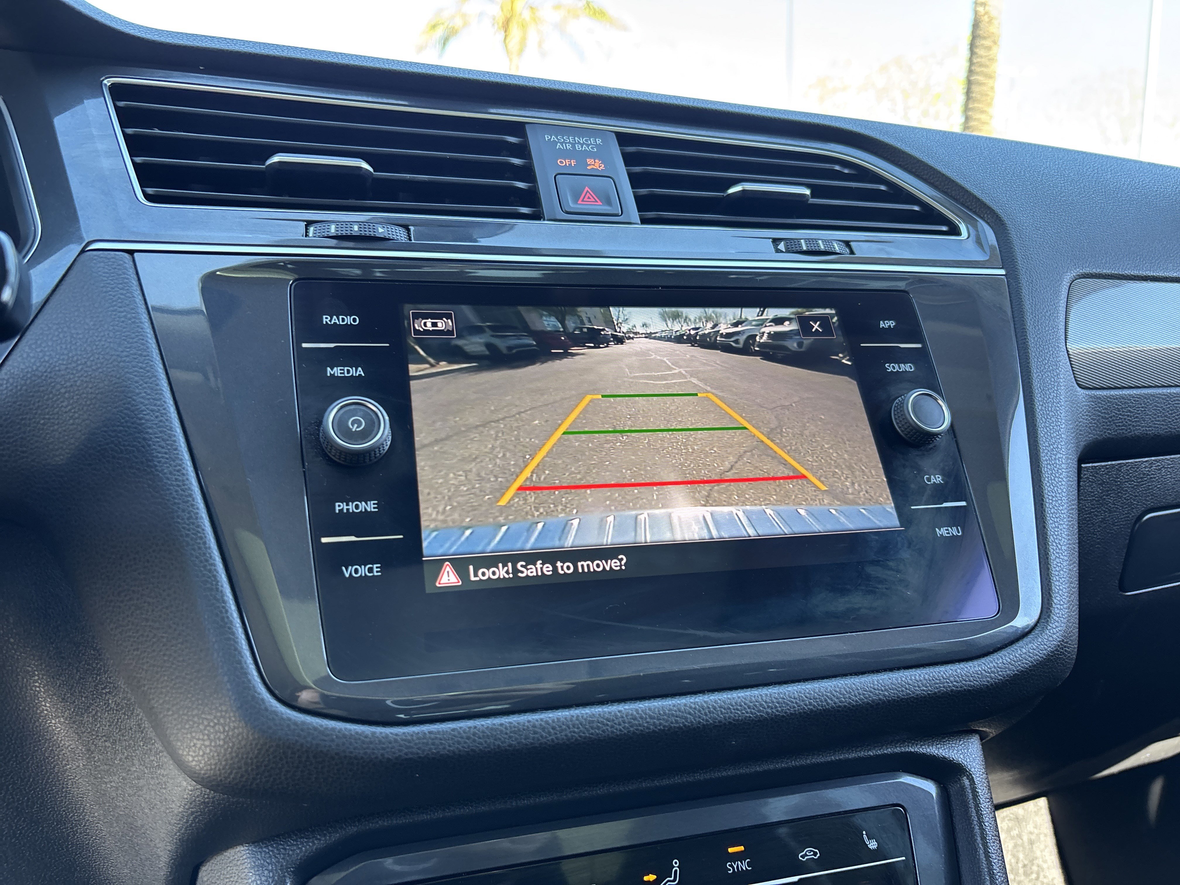 Used 2022 Volkswagen Tiguan SE image 23