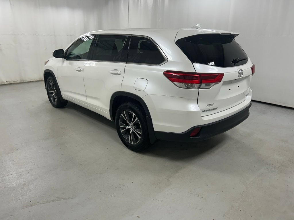 Used 2018 Toyota Highlander Plus AWD/4WD image 6
