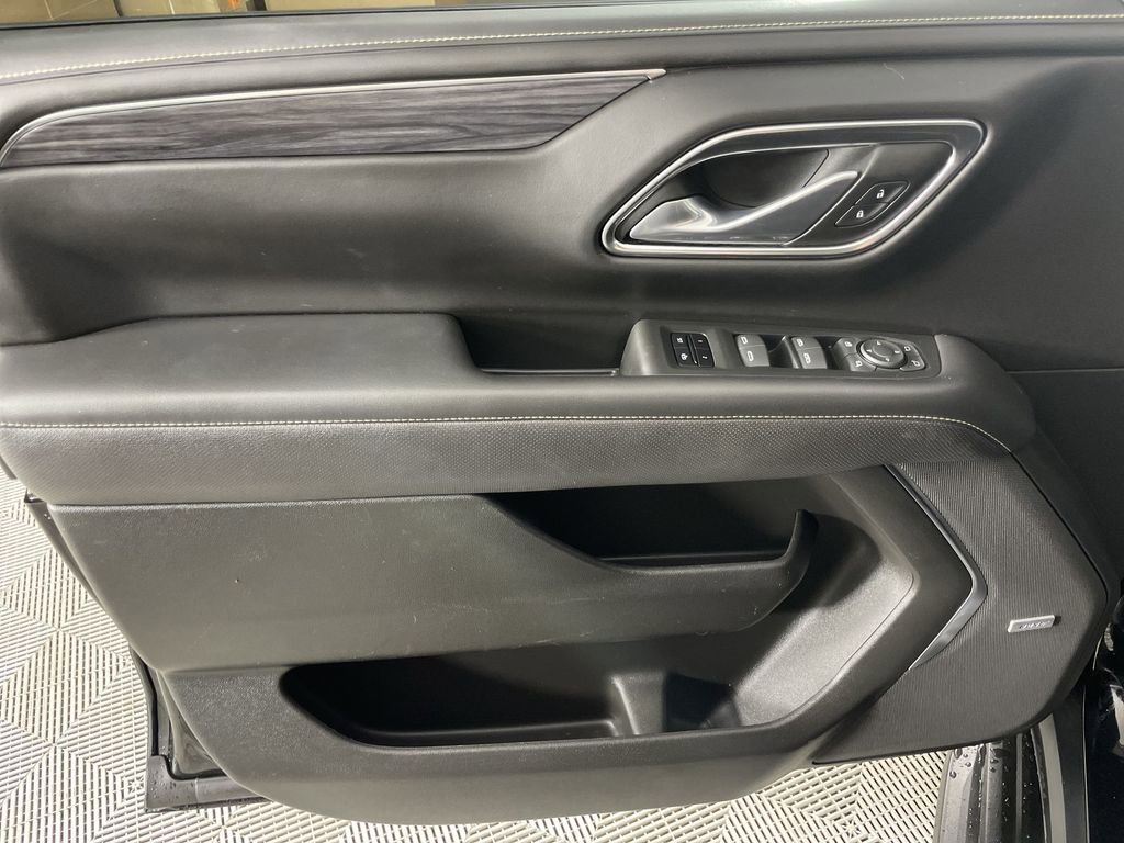 Used 2022 GMC Yukon XL SLT w/ SLT Premium Package image 22