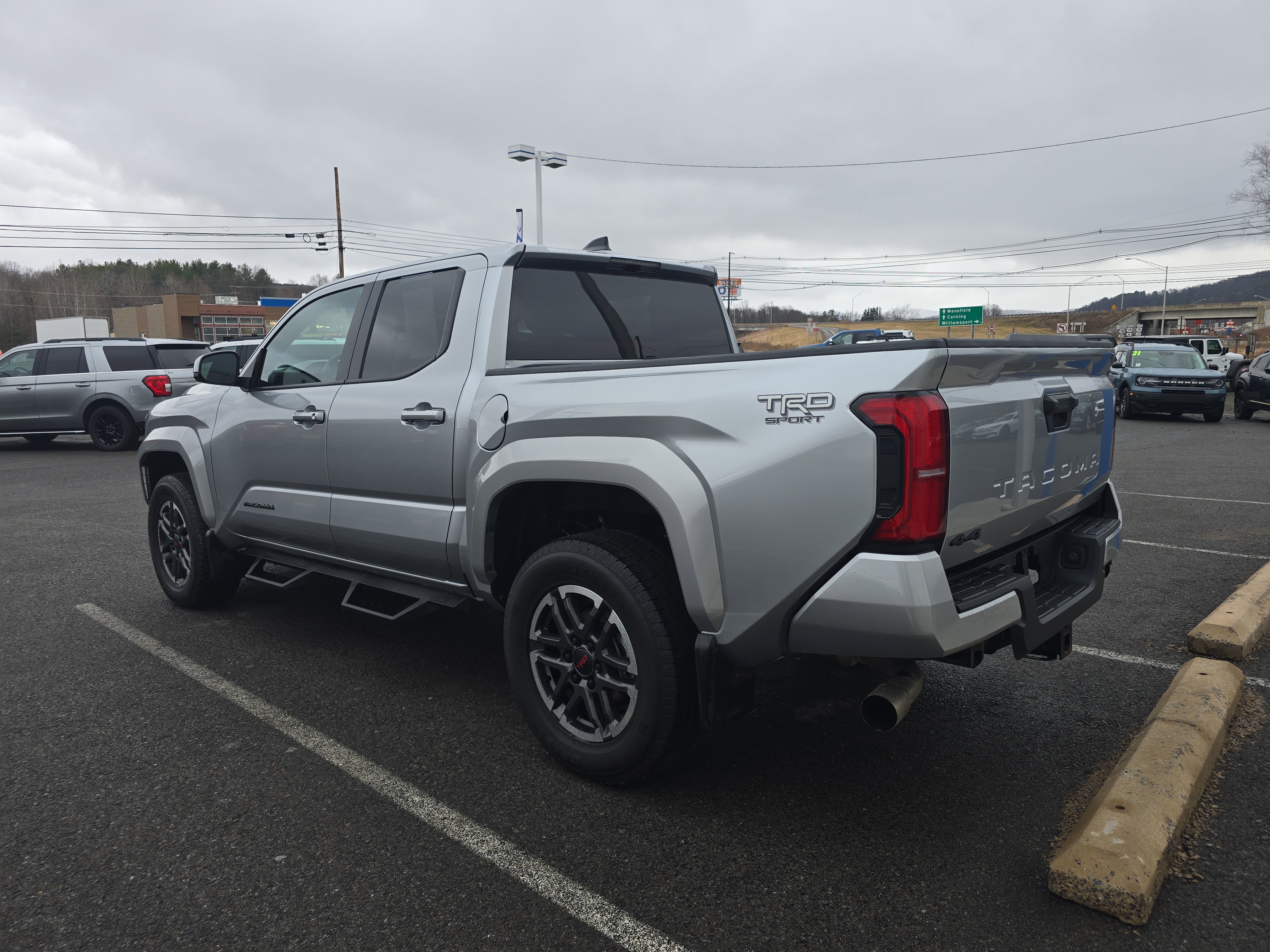 Used 2025 Toyota Tacoma TRD Sport image 6