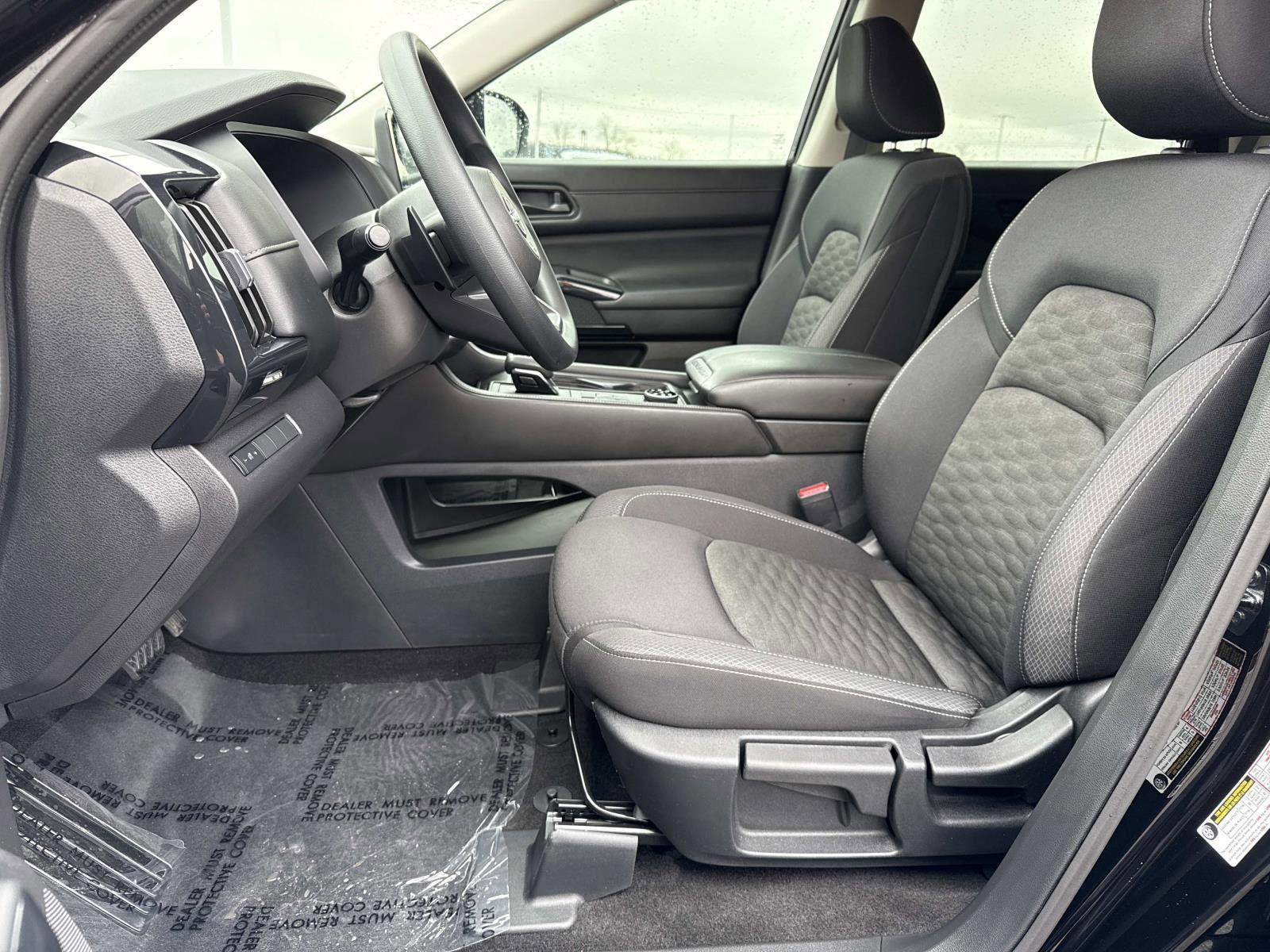 Used 2024 Nissan Pathfinder S image 23