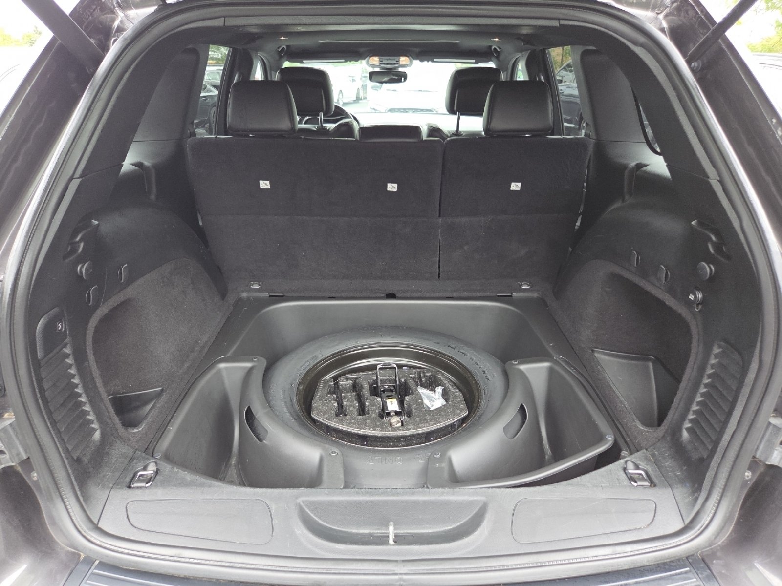 Used 2019 Jeep Grand Cherokee Altitude AWD/4WD image 23