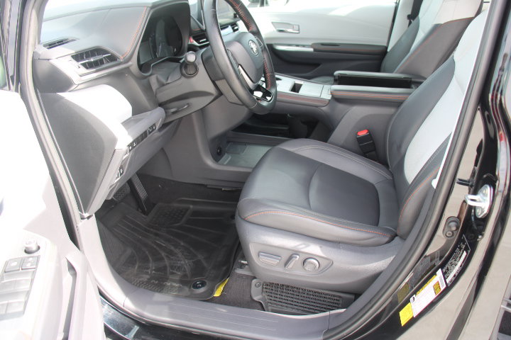 Used 2021 Toyota Sienna XSE w/ XSE Plus Package AWD/4WD image 11