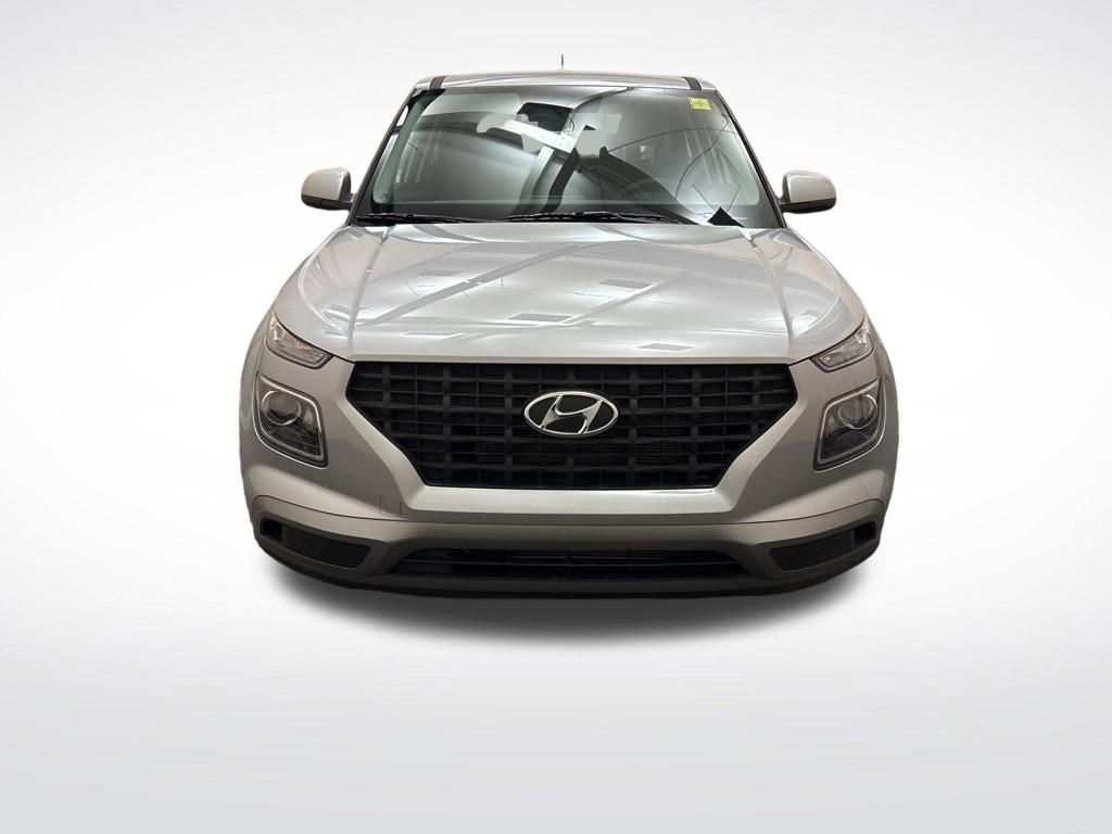 Certified 2026 Hyundai Venue SE FWD image 2