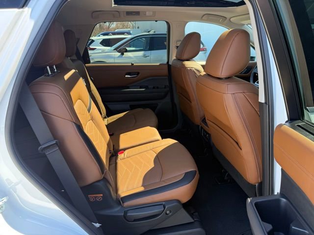 Certified 2025 Nissan Pathfinder Platinum w/ Cargo Package image 28