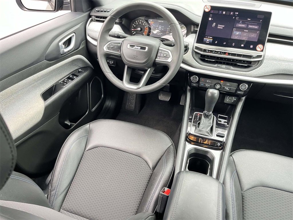 Used 2024 Jeep Compass Latitude image 27
