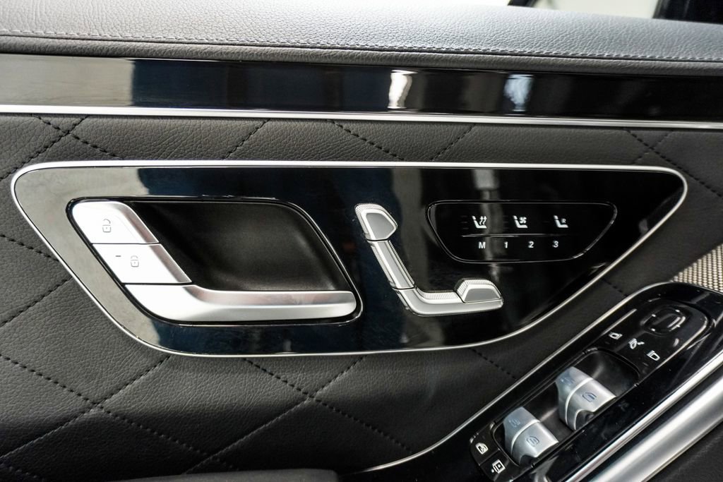 Used 2022 Mercedes-Benz S 500 4MATIC w/ AMG Line Package image 25