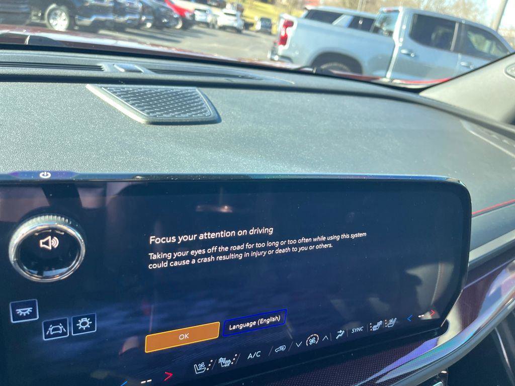 Used 2025 Chevrolet Traverse RS w/ LPO, Floor Liner Package FWD image 14