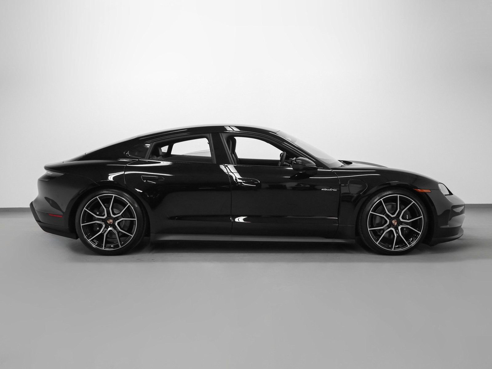 New 2025 Porsche Taycan image 13