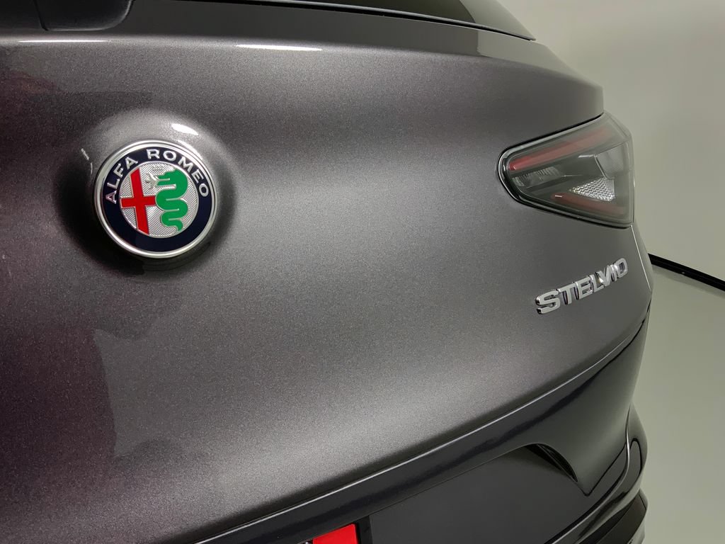 New 2025 Alfa Romeo Stelvio Sprint w/ Veloce Package AWD/4WD image 15