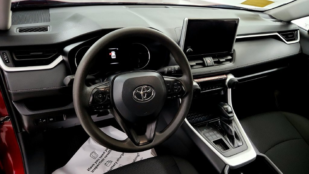 Used 2025 Toyota RAV4 LE AWD/4WD image 24