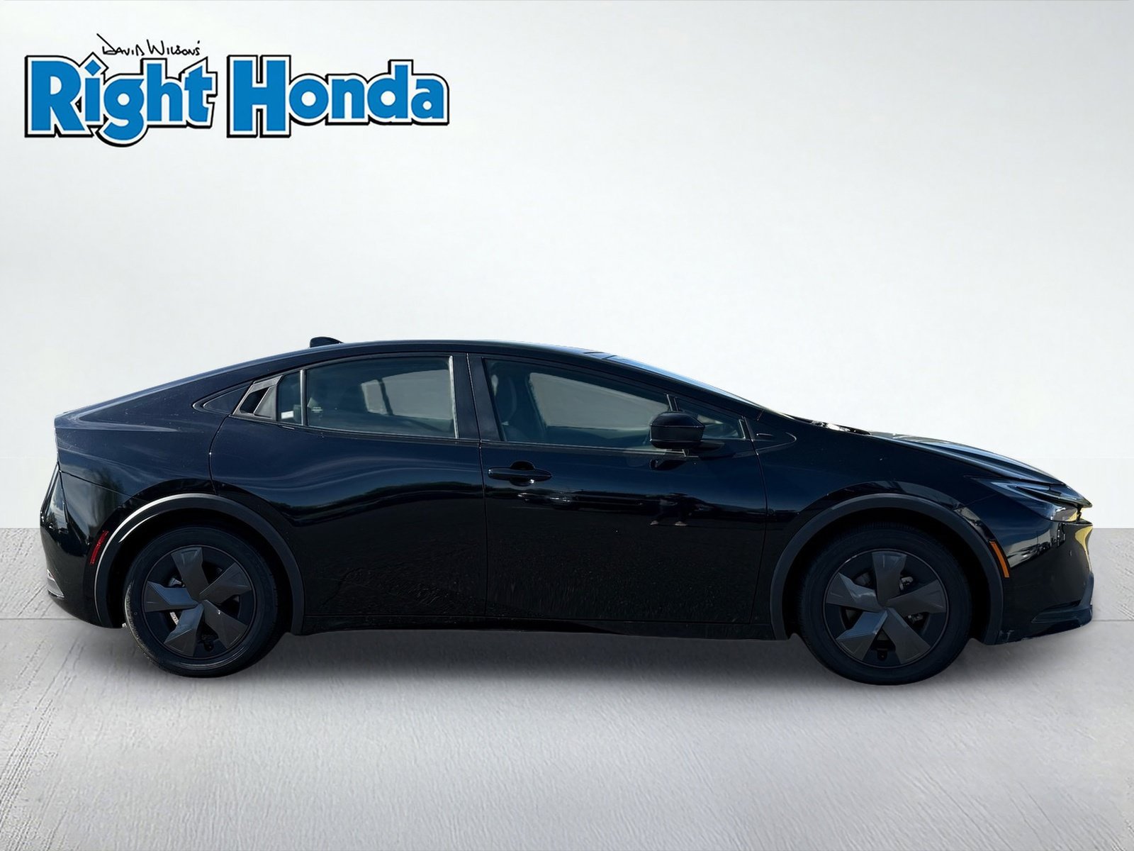 Used 2024 Toyota Prius LE FWD image 9