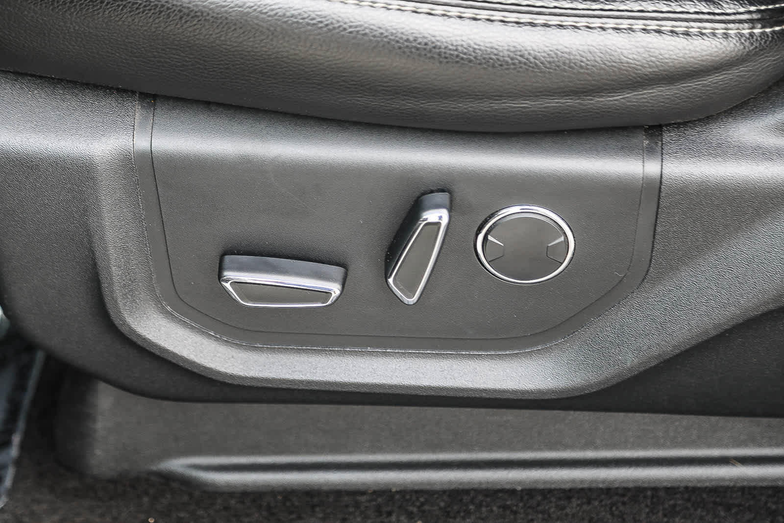 Used 2018 Ford F150 Lariat w/ Equipment Group 502A Luxury image 19