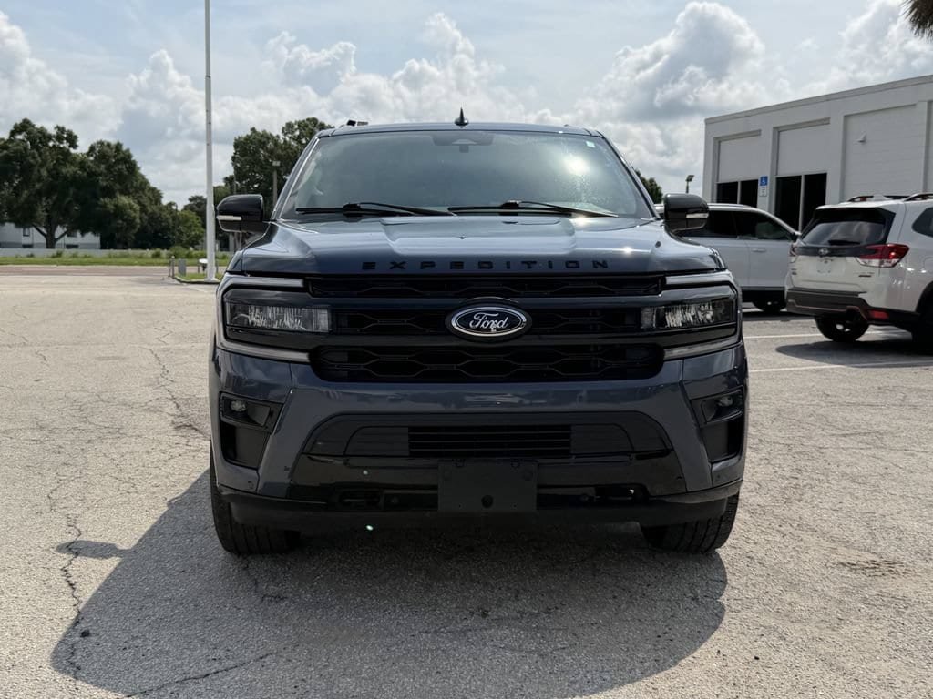 Used 2022 Ford Expedition Limited AWD/4WD image 3