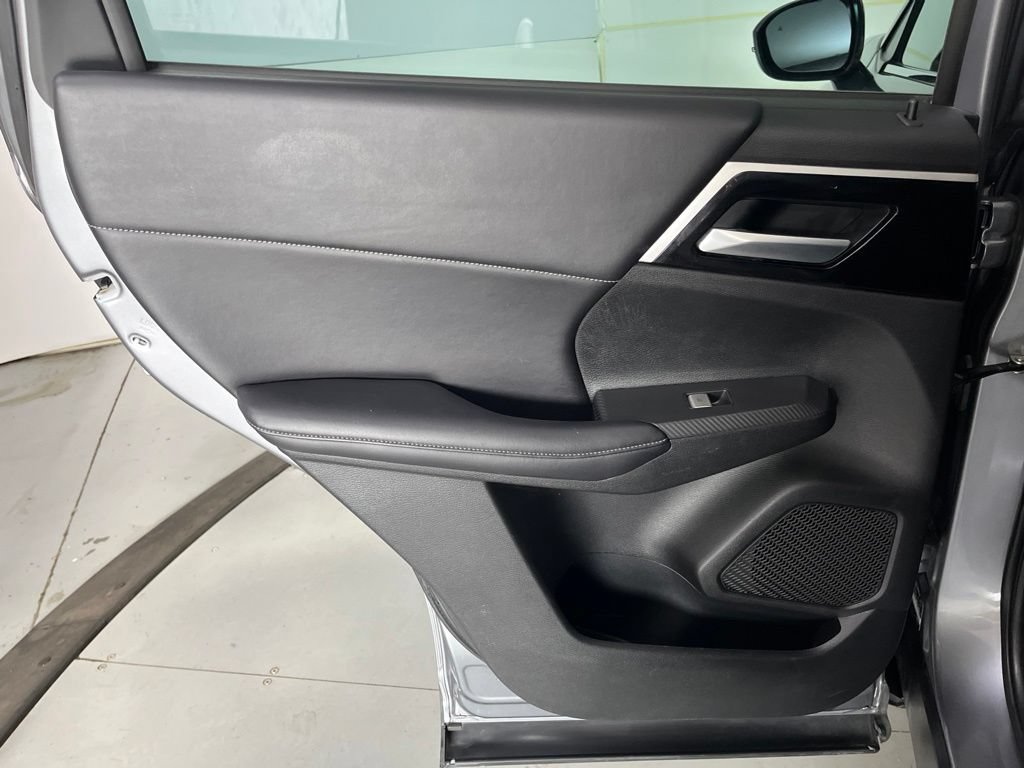 Used 2023 Mitsubishi Outlander SE FWD image 27