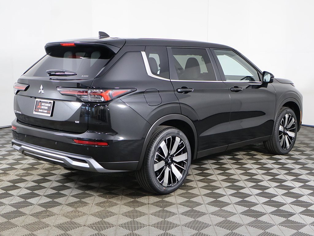 New 2025 Mitsubishi Outlander SE image 13